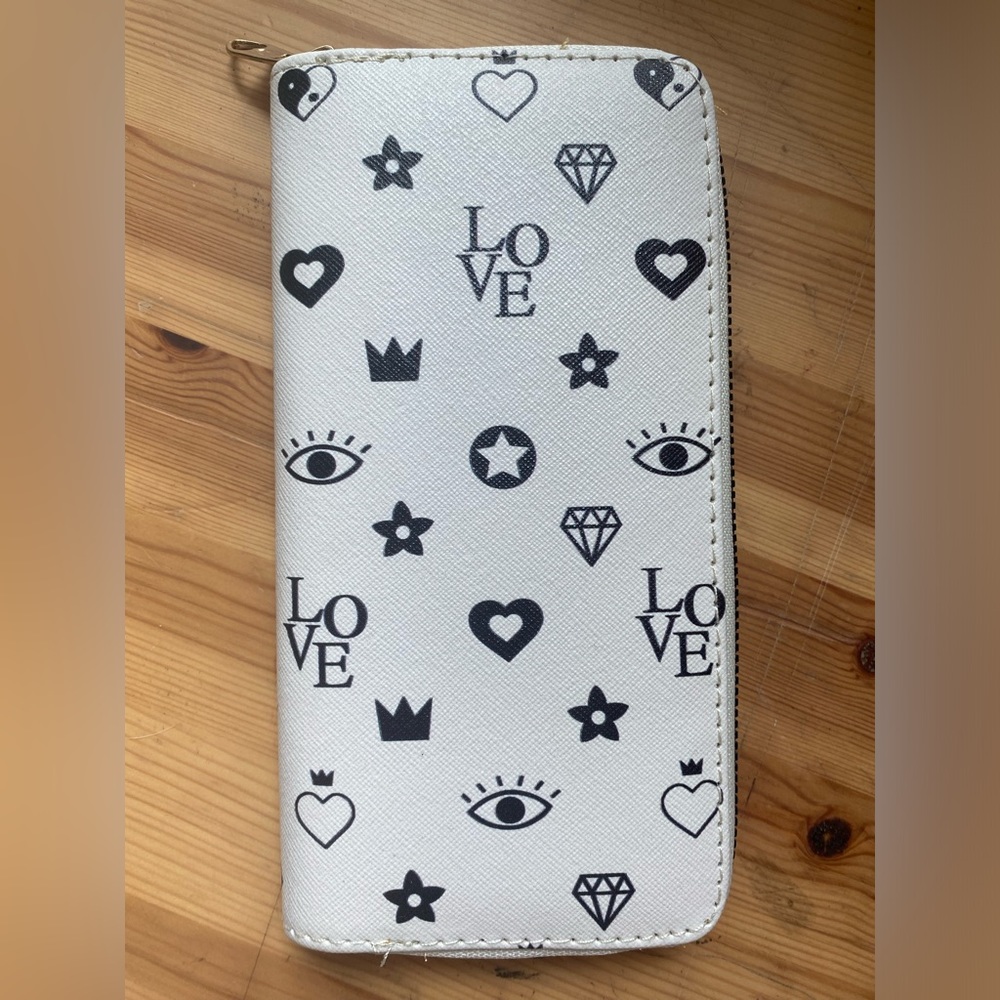 NWOT Trendy Print Wallet